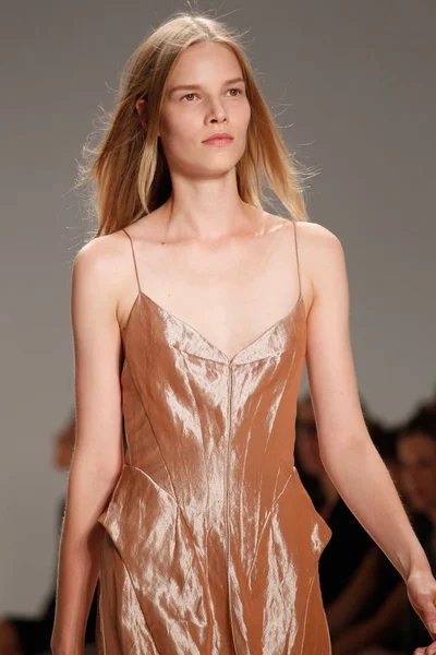 Look 19